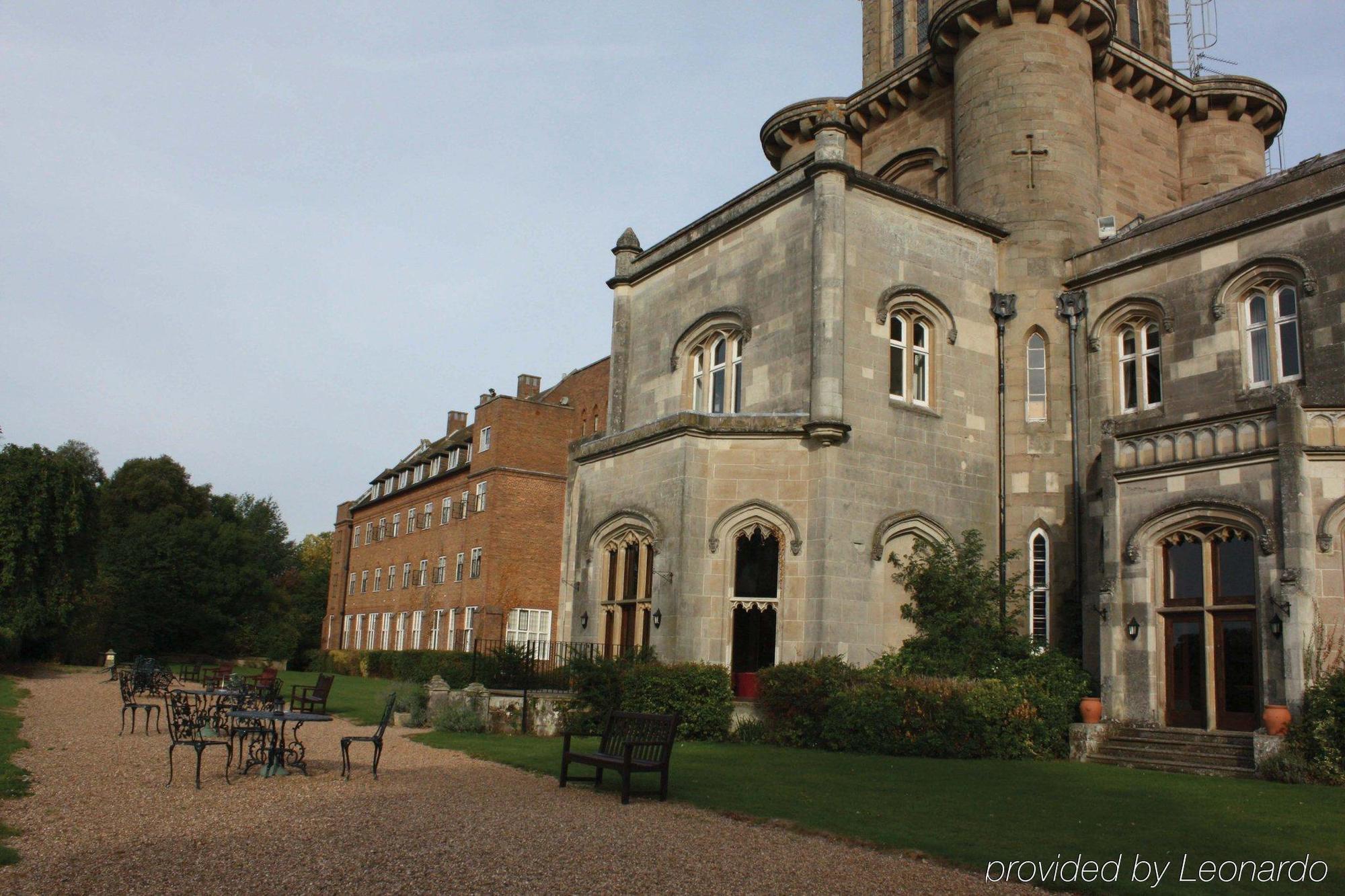 Hotel Studley Castle Extérieur photo