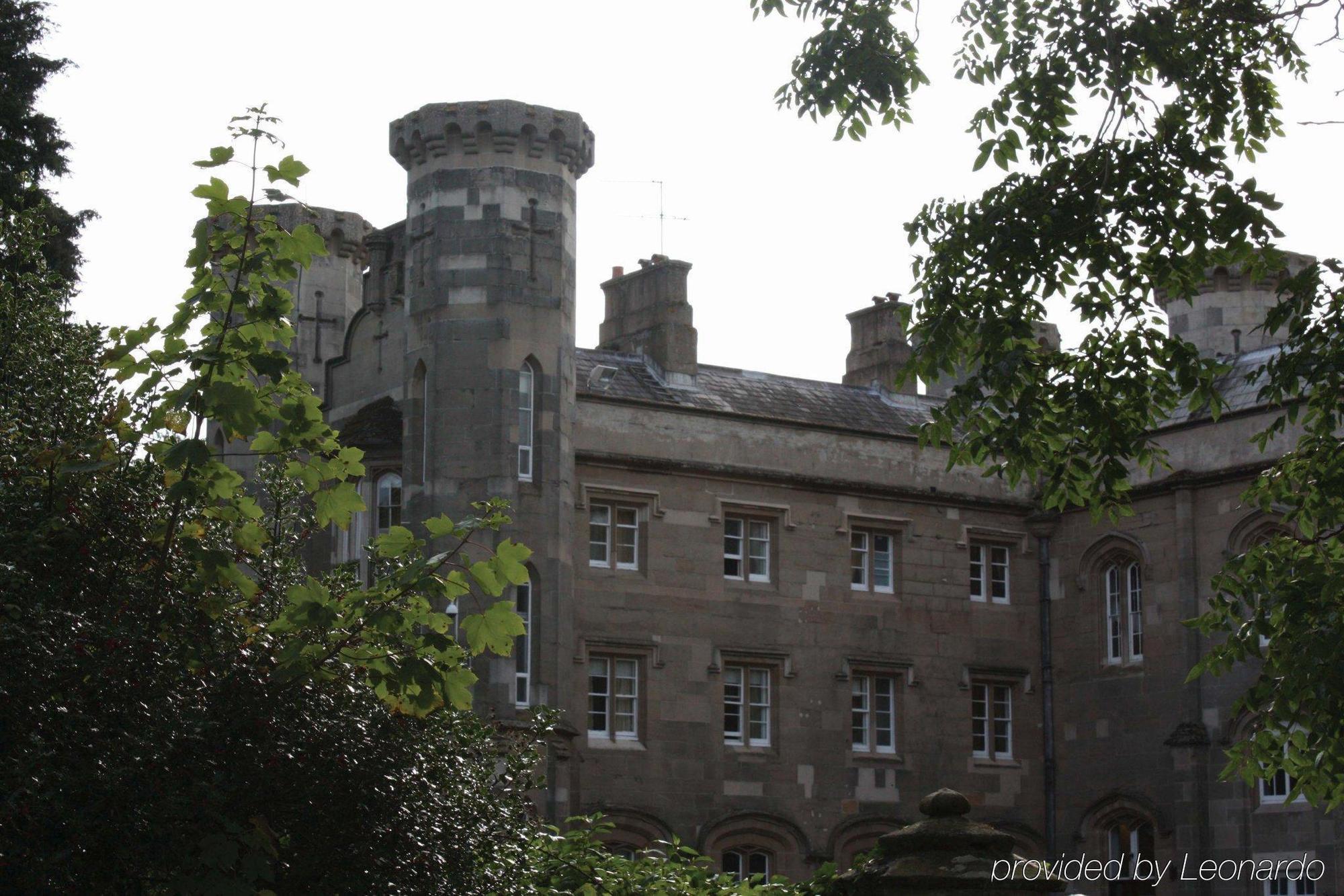 Hotel Studley Castle Extérieur photo